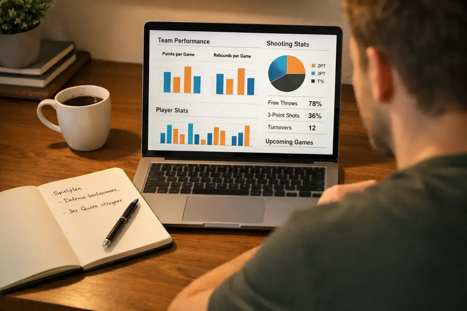 Person analysiert Basketballstatistiken auf einem Laptop mit Notizen
