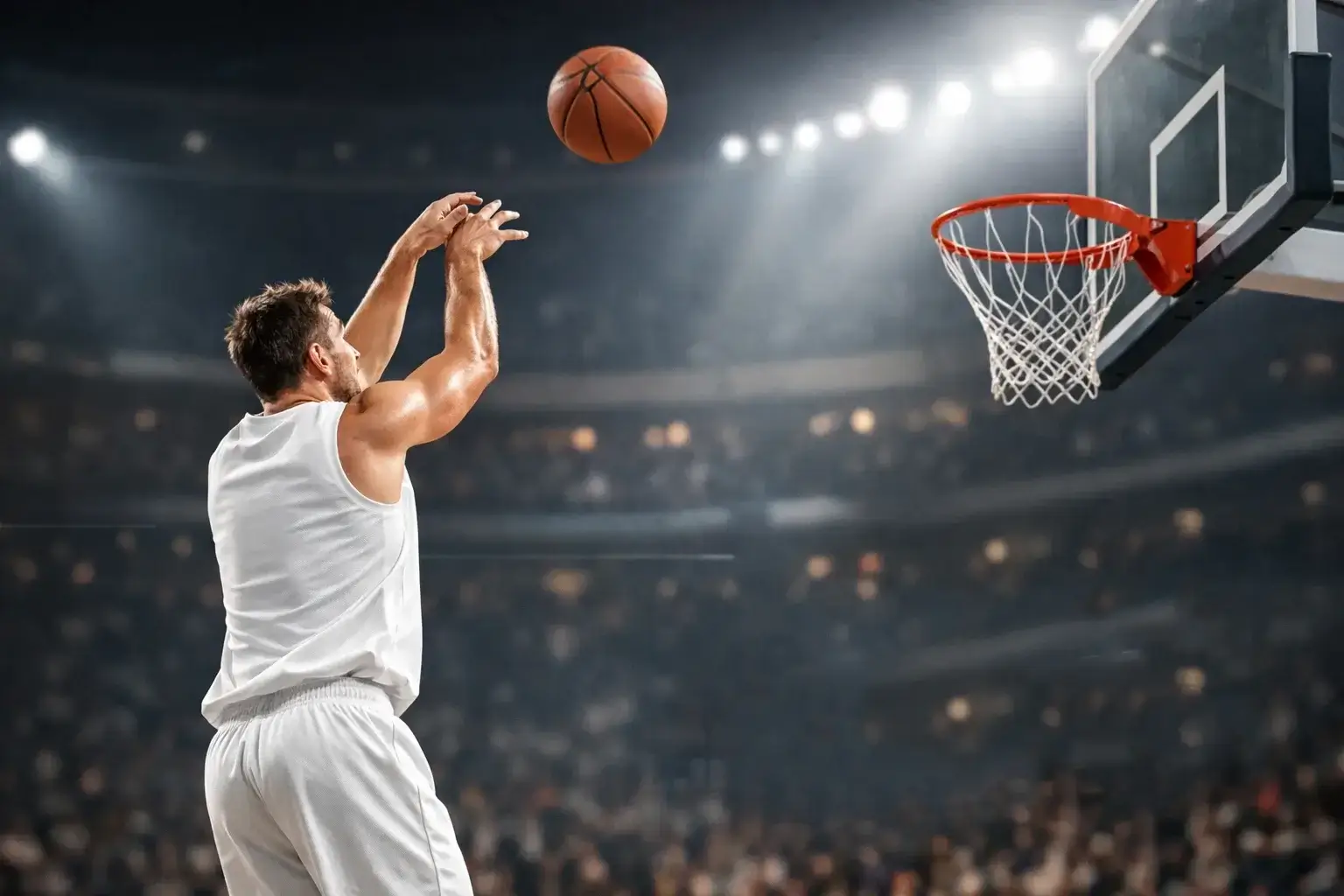Basketballspieler beim Wurf mit statistischen Daten im Hintergrund